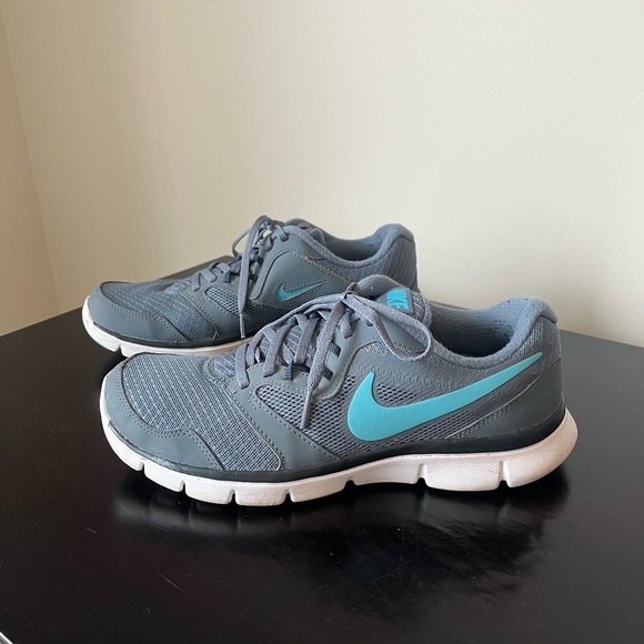 Women’s Nike Flex Experience Sneakers - Picture 2 of 8